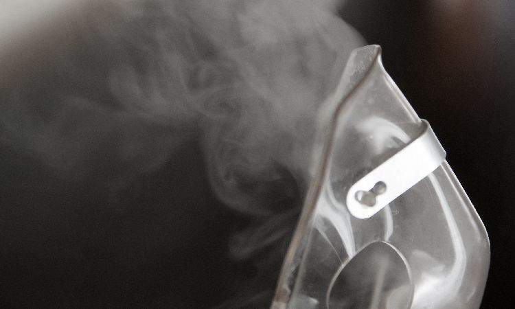Inhalacje z soli fizjologicznej - co ile można stosować i na co pomagają?
