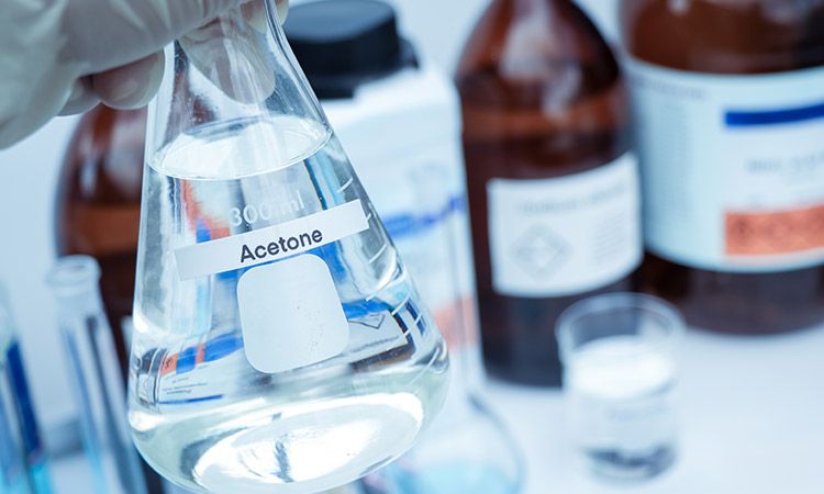 Aceton - właściwości, zastosowania i potencjalne zagrożenia