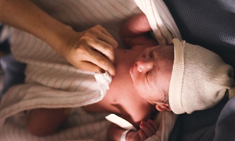 Wyprawka do szpitala dla mamy i dziecka. Co powinna zawierać?