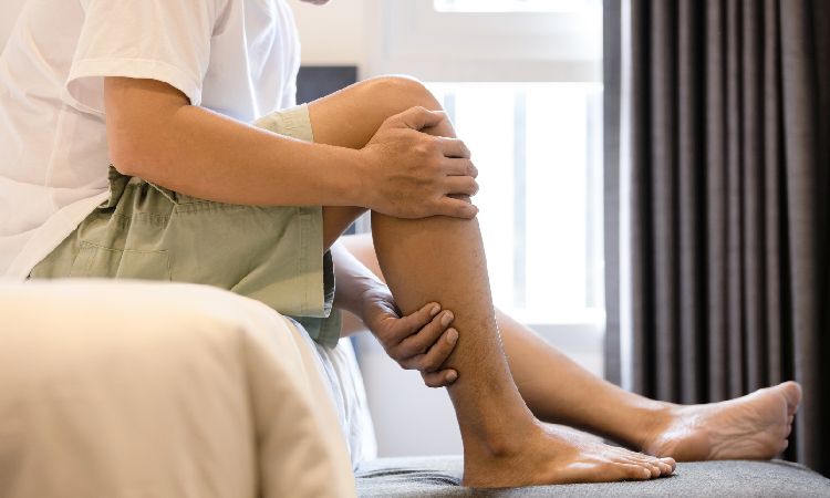 Skurcz mięśni – przyczyny i sposoby na nagły ból