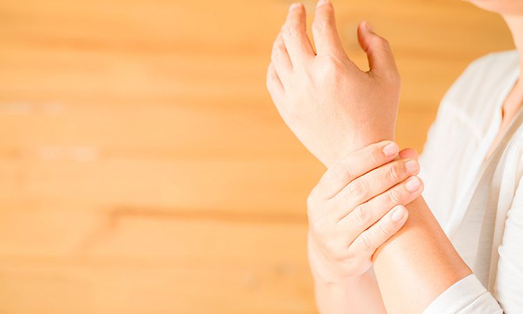 Ganglion nadgarstka. Czym się charakteryzuje?